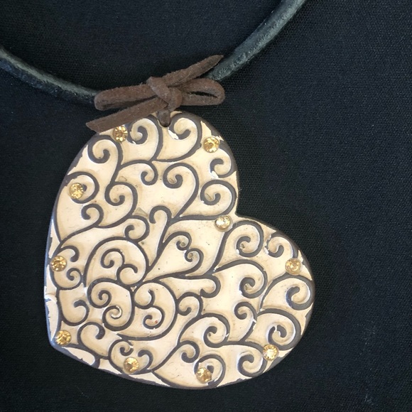 Cute Wooden Heart Necklace With Heart Earrings - Picture 3 of 4